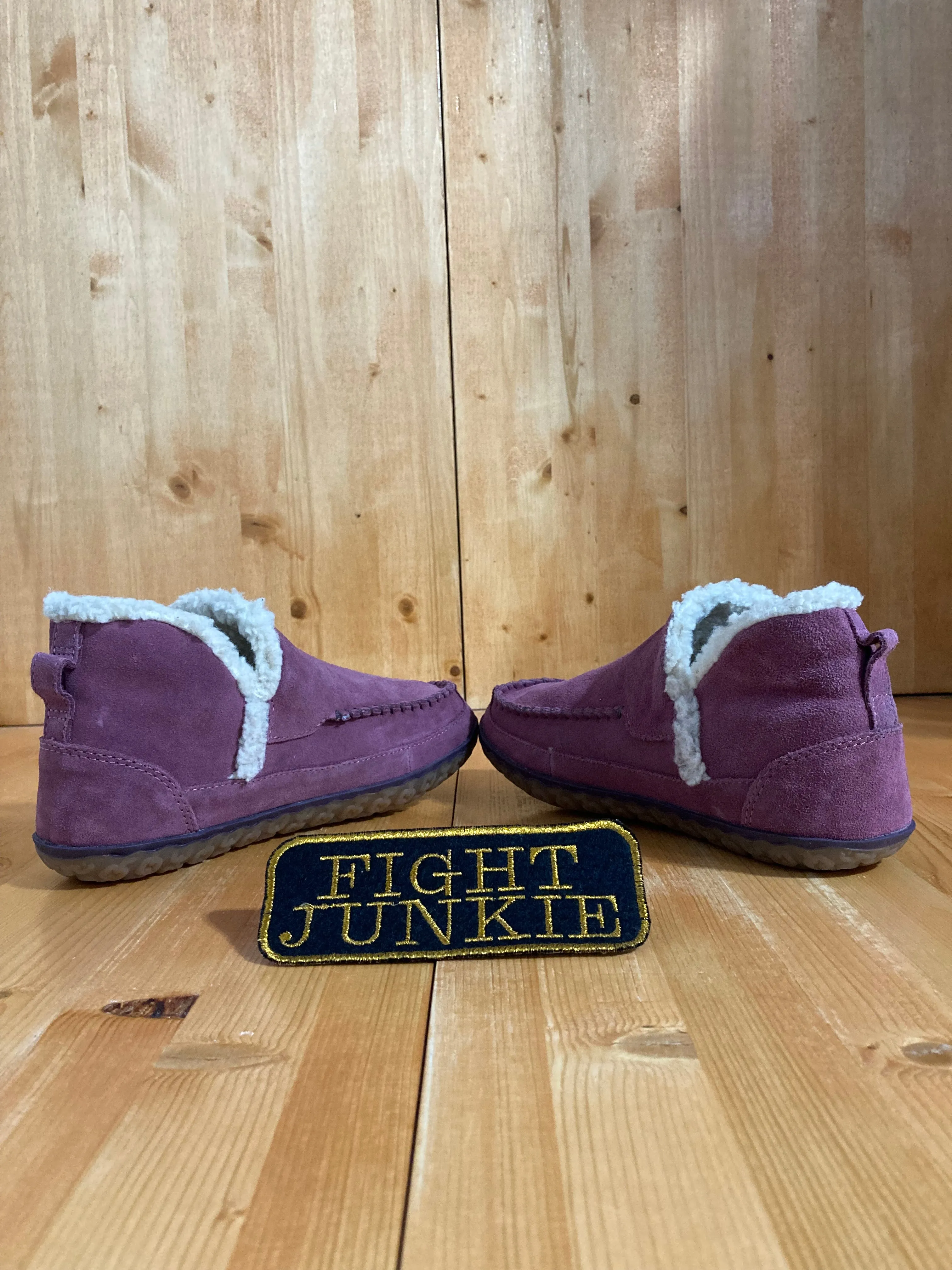L.L. BEAN LL Bean MOUNTAIN Women Size 7M Suede Sherpa Lined Slip On Slippers Boots Purple