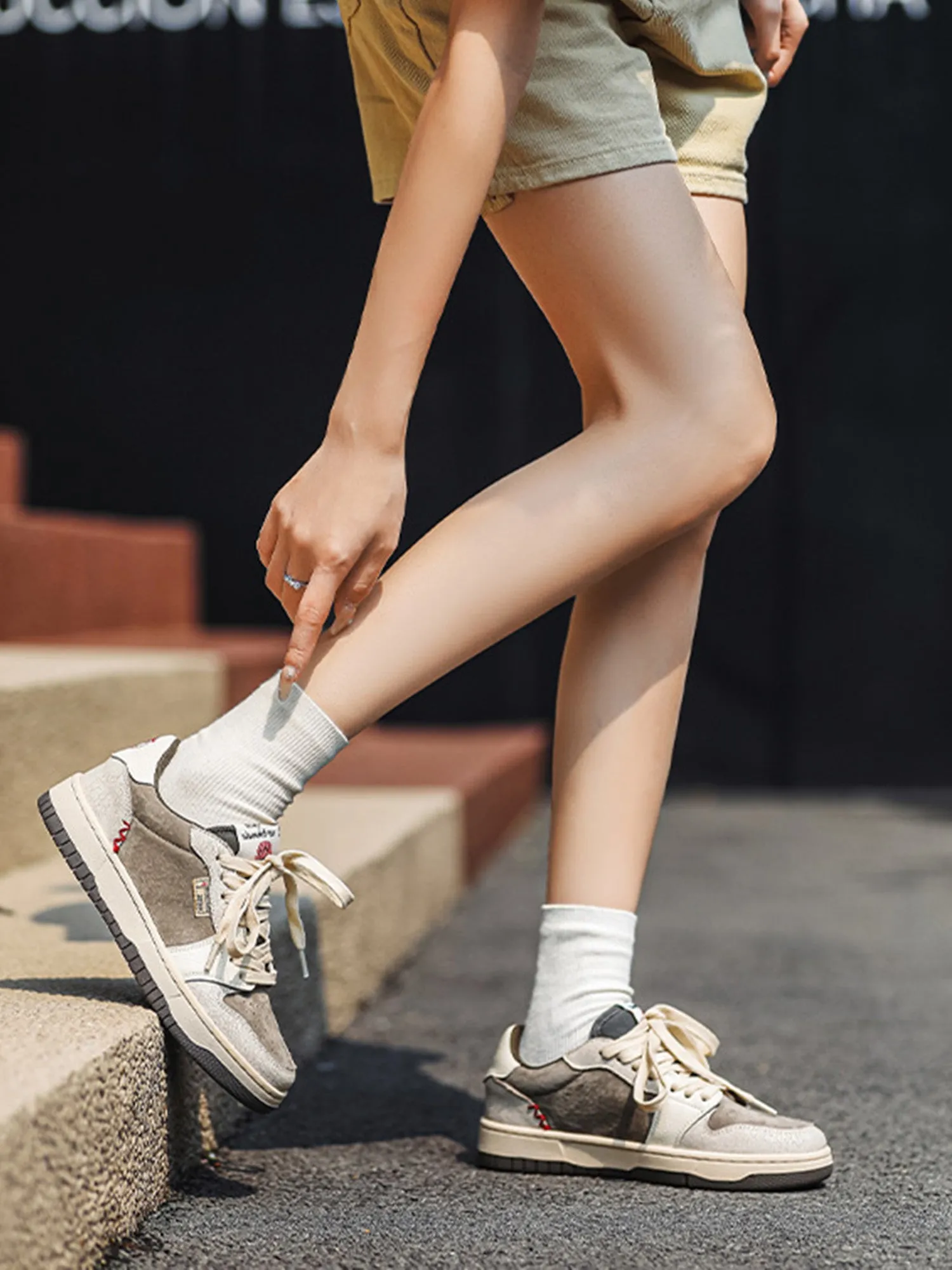 Sneakerhill Smiley Face Embroidery Street Rap Sneakers